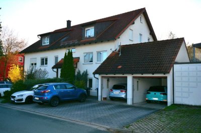 Helle 2-Zi-DG Wohnung mit Balkon und EBK in BT-Wolfsbach