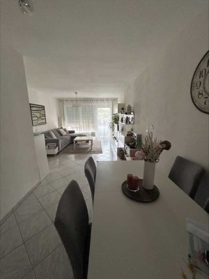 Geschmackvolle, neuwertige 3-Zimmer-Wohnung mit geh. Innenausstattung mit Balkon und EBK
