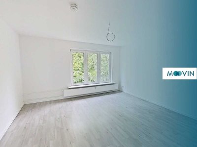 Helle und sanierte 2-Zimmer-Wohnung mit Badewanne
