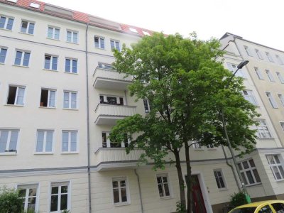 Elegante 3-Zimmer-Altbauwohnung mit grünem Innenhof – Ihr neues Zuhause wartet! � 0172-3261193