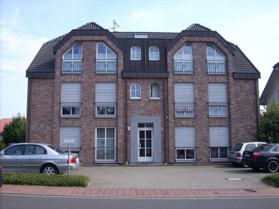 Schöne helle Dachgeschosswohnung in ruhiger Wohnstraße
