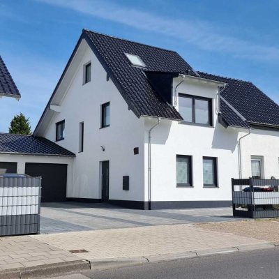 Moderne DHH Bj. 2021 nahe Forster Linde – A | Wärmepumpe | flexibel