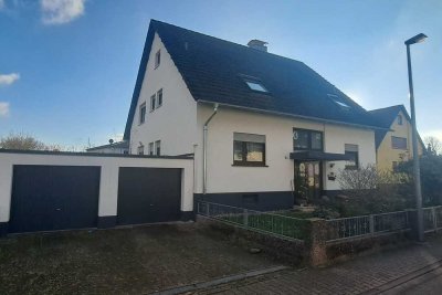 ++ Freistehendes 2-FH + ca. 200 qm Wfl. + 698 qm Grdst. + super Lage + Doppelgarage + vermietet ++