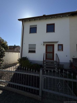 Tolle Lage, toller Preis ! DHH für die junge Familie mit viel Platz innen wie außen in Höchstadt