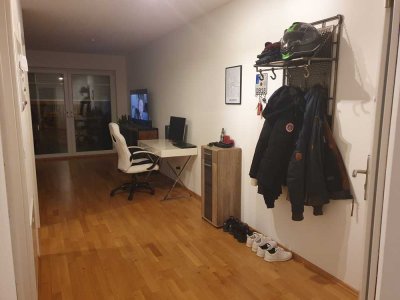 Gehobene 2-Zimmer-Erdgeschosswohnung mit Einbauküche und Terasse mit kleinem Garten