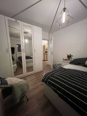 Stilvolle, vollständig renovierte 1,5-Raum-Wohnung mit Balkon und Einbauküche in Weißenhorn