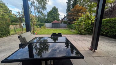 Geräumige 7-Zimmer-Doppelhaushälfte mit EBK in moosach Moosach
