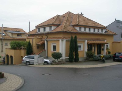 Renovierte charmante Wohnung im 4 Fam. Haus mit Garten und eigene Haustür