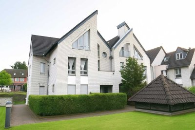 Wohnen am Rhein – 2-Zimmer-Dachgeschoss mit Blick ins Grüne & TG-Stellplatz