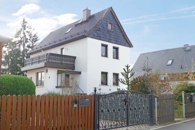 Gepflegtes Einfamilienhaus mit Fernsicht und Ausbaureserve im DG auf großem Grundstück
