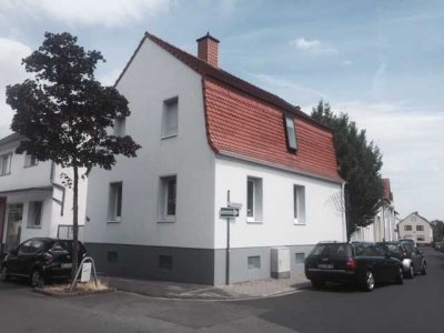 Schönes, individuelles Einfamilien-Haus mit Terrasse, Innenhof u. Garage im Herzen von Dietzenbach