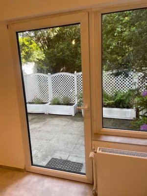 Exklusive 2,5-Raum-EG-Wohnung mit Balkon und EBK in Hamburg Bahrenfeld