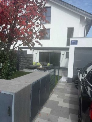 Schönes großes Haus in ruhiger Lage und ab sofort Bezug möglich...