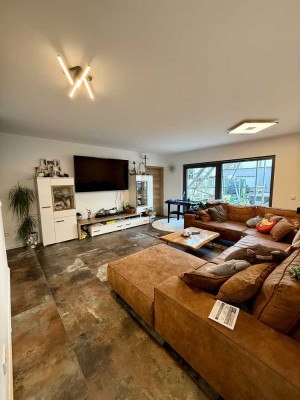 Familienfreundlicher Neubau – Zeitlose Eleganz und Top-Ausstattung!
