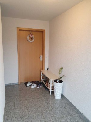 Geschmackvolle Wohnung mit viereinhalb Zimmern sowie Balkon und EBK in Eppingen