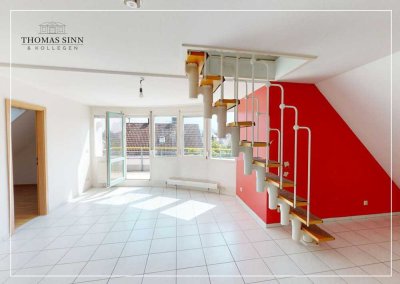 RENOVIERUNGSBEDÜRFTIGE 3-ZIMMER-DG-WOHNUNG MIT WOHNLICH AUSGEBAUTER BÜHNE - TG- UND AUSSENSTELLPLATZ