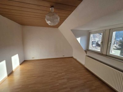 Helle 2-Zimmer Wohnung im DG in Stuttgart-Süd