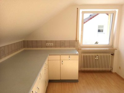 Ruhige, naturnahe 2-Zi.-DG-Wohnung neben Waldgrundstück in Erlangen-Eltersdorfhe