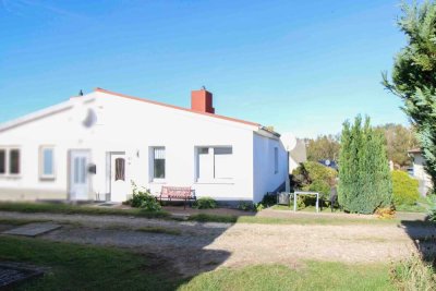 Wohnen, wo Rügen am ursprünglichsten ist –  3-Zi.-DHH + Bungalow mit Garten in Mönchgut-Gager