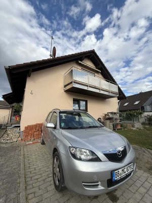 Frisch renovierte 2,5 Zimmer Wohnung im DG mit Einbauküche, Balkon und PKW Stellplatz in Nufringen