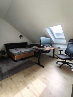 WG-Zimmer 42qm-Wohnung im Zentrum (DG)