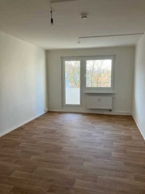 Entspannt leben: Moderne Familienwohnung mit Balkon und Blick ins Grüne