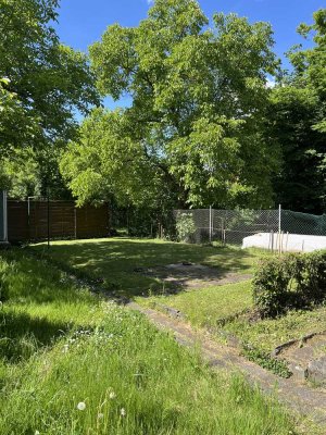 Doppelhaushälfte mit großzügigem Grundstück – Handwerker-Haus