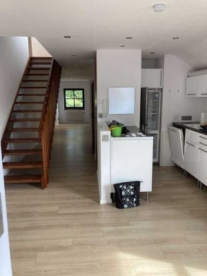 Moderne Maisonette mit Einbauküche und Klimaanlagen in Erftstadt-Liblar