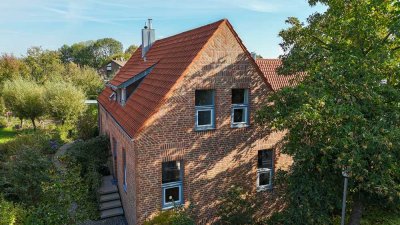 Charaktervolles Zuhause mit zusätzlicher Wohneinheit in zentraler Lage von Willich-Neersen!