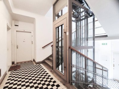 WESTSEITIGE LOGGIA - Sanierungsbedürftiger Altbau im 3.Stock