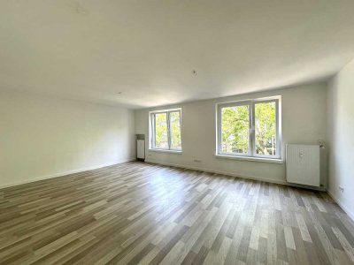 Attraktive, lichtdurchflutete 3-Zimmer-Wohnung mit Balkon Nähe Volkspark