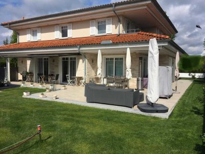 Große und modern-luxuriös ausgestattete Villa im Toskana-Stil am Hamburger Stadtrand zu verkaufen