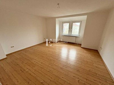 Renovierte & lichtdurchflutete 2-Zimmer-Wohnung in zentraler Lage