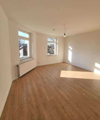 *Lichtdurchflutete 3-Zimmerwohnung + große Küche + Wannenbad + Einbauküche als Option!