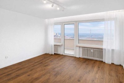 Renovierte 2-Zi. Wohnung mit Loggia & Stellplatz -Provisionsfrei