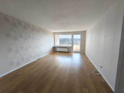 Helle 3,5-Zimmer Wohnung im 8. OG mit zwei Balkonen in Darmstadt-Kranichstein