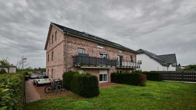 Moderne 2-Zimmer-Dachgeschosswohnung mit Terrasse und Außenstellplatz am See