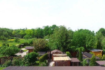 Schöne 4-Zi.-DG-Wohnung mit Garage *provisionsfrei* renditestark WG-geeignet