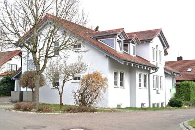 Hochwertige Erdgeschosswohnung in 2 Familienhaus