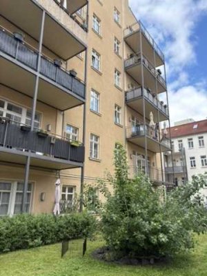 "Wohnen im Denkmal – Stilvolle 4-Zimmer-Wohnung im Ring-Messehaus mit Balkon & Tiefgarage!"