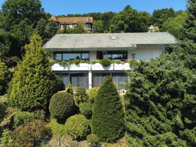 Geräumiges und gepflegtes 8-Raum-Einfamilienhaus mit geh. Innenausstattung und Traumgarten