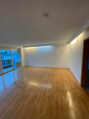 Geräumige helle 4-Zimmer-Wohnung mit Küche-Bad-Balkon und Garten in Pfeffenhausen