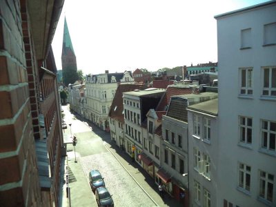 für   Wohngemeinschaft : Altstadt Lübeck - 2  Zimmer   EBK,  Bad u. WC  !!