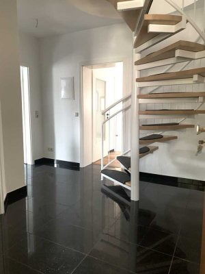 Dachgeschoss-Maisonette - Wohnung - 4 Raum -in toller Stadtvilla