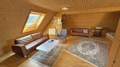 Lichtdurchflutete Dachgeschosswohnung mit Charme – Ruhig wohnen im idyllischen Südschwarzwald