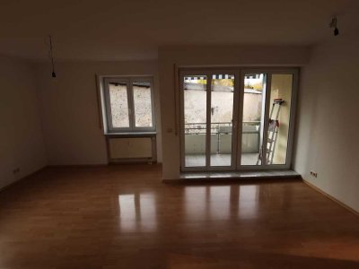 Gepflegte Wohnung mit zwei Zimmern sowie Balkon und Einbauküche in Isny