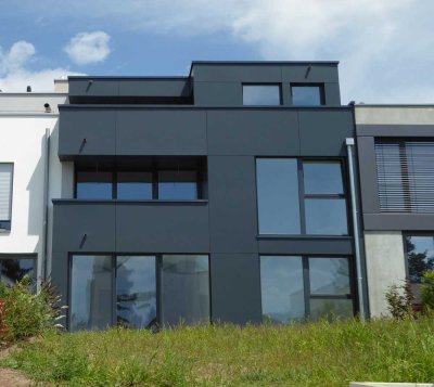 Moderne 4-Zimmer-Wohnung mit Balkon im 1. OG in Saarbrücken