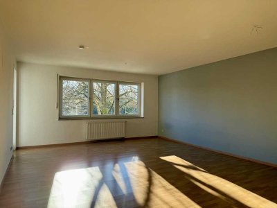 Helle 2-Zimmer-Wohnung mit Balkon, Tiefgaragen- und zusätzlichem Außenstellplatz