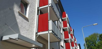 Stilvolle, vollständig renovierte 2-Zimmer-Wohnung mit Balkon und Einbauküche in Frankfurt am Main