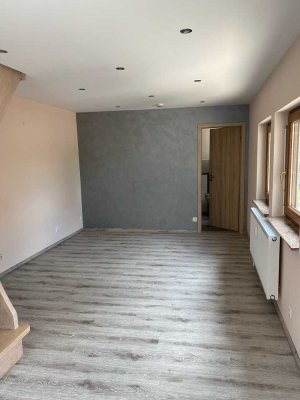 Helle, moderne 2-Zimmer-Maisonette-Wohnung mit Einbauküche in Bad Liebenzell Maisenbach-Za